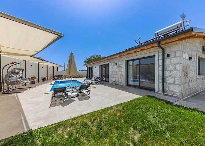 Bayindirda Korunakli 4 Kisilik