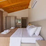 Bayindirda Korunakli 4 Kisilik Villa