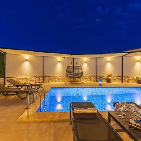 Villa Bayindirda Korunakli 4 Kisilik Kaş