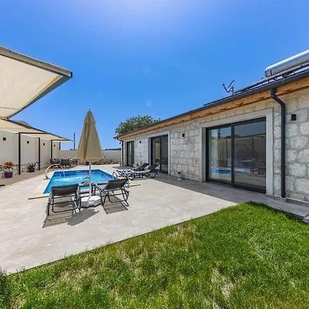 Bayindirda Korunakli 4 Kisilik