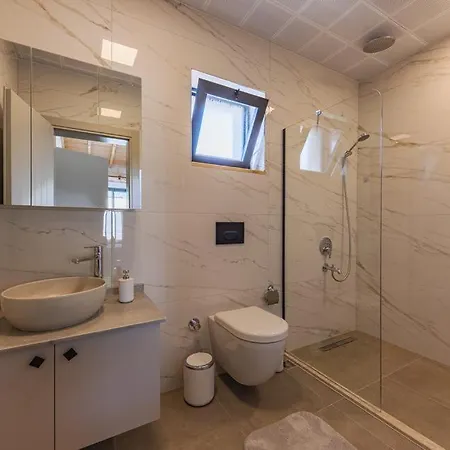 Vila Bayindirda Korunakli 4 Kisilik Kaş