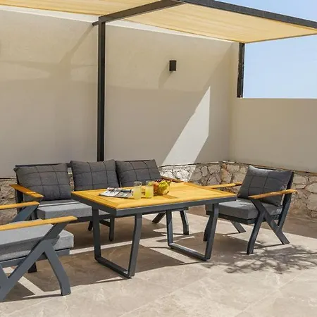 Vila Bayindirda Korunakli 4 Kisilik Kaş