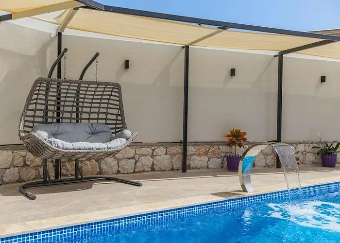 Bayindirda Korunakli 4 Kisilik *