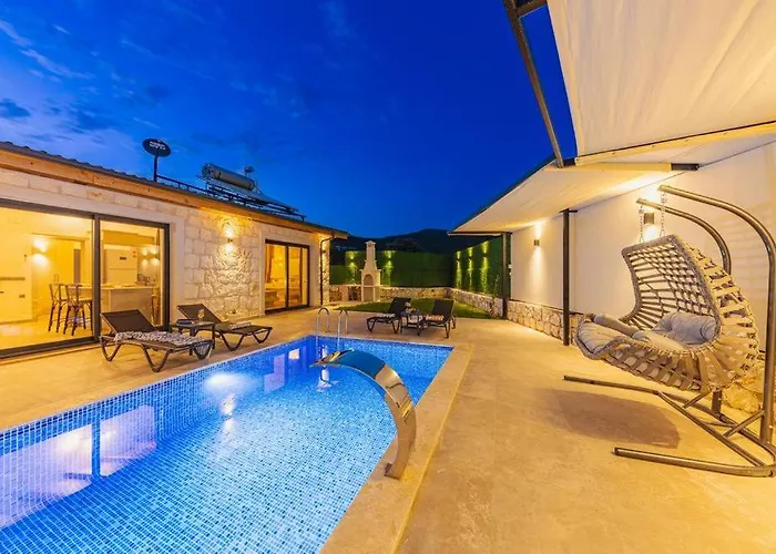 Bayindirda Korunakli 4 Kisilik Villa *