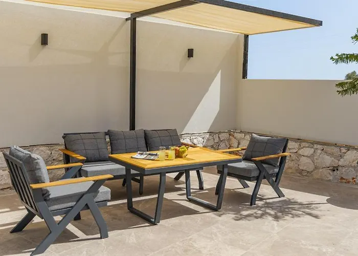 Villa Bayindirda Korunakli 4 Kisilik Kaş